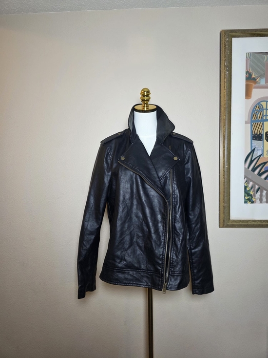 Universal Thread Jackets & Blazers - Universal Thread Women's L Black Faux Leather Quilted Moto Biker Jacket